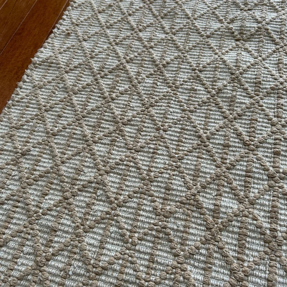 *LAST CHANCE Clearance Sale * Rug with braided tassels